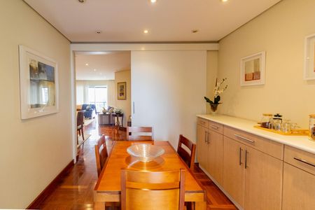 Apartamento à venda com 175m², 3 quartos e 4 vagas Apartamento à venda com 175m², 3 quartos e 4 vagasCozinha Copa