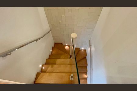 Apartamento à venda com 160m², 3 quartos e 3 vagasEscada