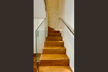 Apartamento à venda com 160m², 3 quartos e 3 vagasEscada