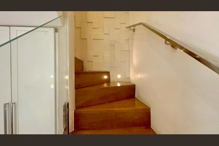 Apartamento à venda com 160m², 3 quartos e 3 vagasEscada