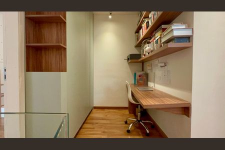 Apartamento à venda com 160m², 3 quartos e 3 vagasEscritório
