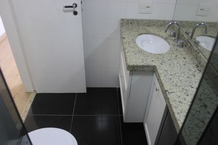 Apartamento à venda com 134m², 3 quartos e 2 vagasBanheiro da Suíte