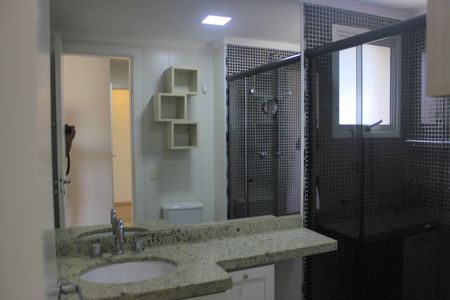 Apartamento à venda com 134m², 3 quartos e 2 vagasBanheiro da Suíte