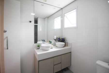 Apartamento à venda com 65m², 2 quartos e 1 vaga Apartamento à venda com 65m², 2 quartos e 1 vagaBanheiro