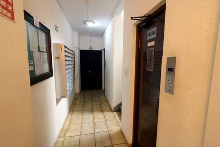 Apartamento à venda com 42m², 1 quarto e sem vagaÁrea comum - Hall de entrada
