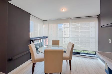Apartamento à venda com 53m², 2 quartos e 1 vagaVaranda - Persianas