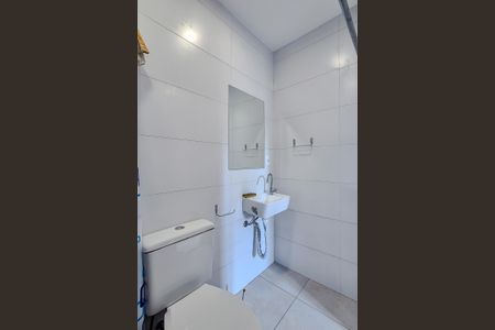 Banheiro de kitnet/studio para alugar com 1 quarto, 13m² em Perdizes, São Paulo