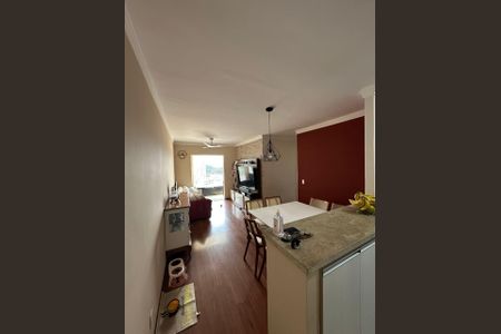 Sala de apartamento para alugar com 3 quartos, 80m² em Jardim Tupanci, Barueri