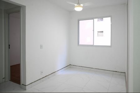 Sala de apartamento para alugar com 2 quartos, 37m² em Parque Bristol, São Paulo