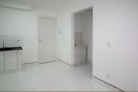 Sala de apartamento para alugar com 2 quartos, 37m² em Parque Bristol, São Paulo