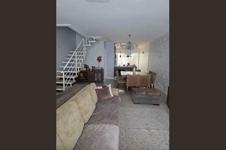 Casa à venda com 120m², 2 quartos e 2 vagasSala