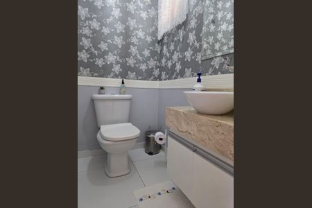 Casa à venda com 120m², 2 quartos e 2 vagasLavabo