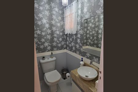 Casa à venda com 120m², 2 quartos e 2 vagasLavabo