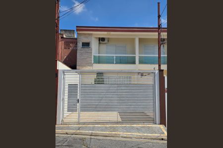 Casa à venda com 120m², 2 quartos e 2 vagasFachada