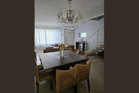 Sala de casa à venda com 2 quartos, 120m² em Jardim Teresa, São Paulo