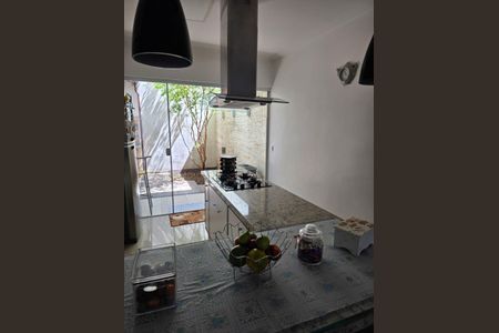 Casa à venda com 120m², 2 quartos e 2 vagasCozinha
