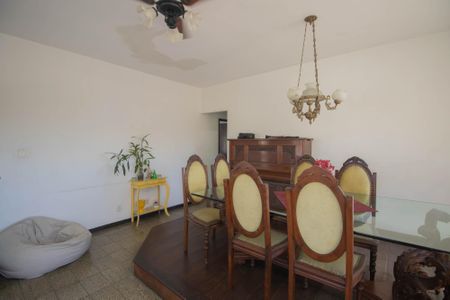 Sala de casa para alugar com 4 quartos, 2000m² em Santa Luzia, São Gonçalo