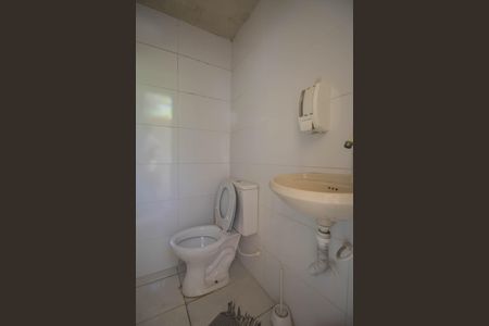 Casa para alugar com 2000m², 4 quartos e 3 vagas Casa para alugar com 2000m², 4 quartos e 3 vagasBanheiro de serviço