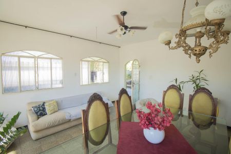 Sala de casa para alugar com 4 quartos, 2000m² em Santa Luzia, São Gonçalo