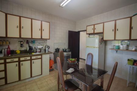 Casa para alugar com 2000m², 4 quartos e 3 vagas Casa para alugar com 2000m², 4 quartos e 3 vagasCozinha