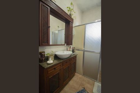 Casa para alugar com 2000m², 4 quartos e 3 vagas Casa para alugar com 2000m², 4 quartos e 3 vagasBanheiro da Suíte 1