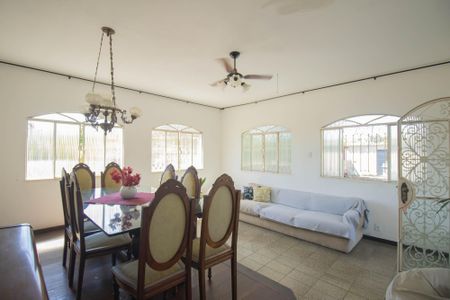 Sala de casa para alugar com 4 quartos, 2000m² em Santa Luzia, São Gonçalo