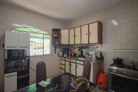 Casa para alugar com 2000m², 4 quartos e 3 vagas Casa para alugar com 2000m², 4 quartos e 3 vagasCozinha