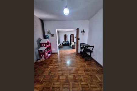 Casa à venda com 3 quartos, 230m² em Jardim Marisa, São Paulo