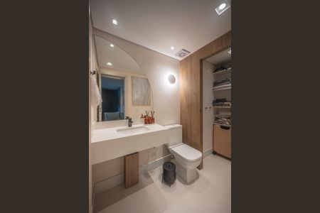 Apartamento à venda com 105m², 2 quartos e 2 vagasBanheiro da Suíte