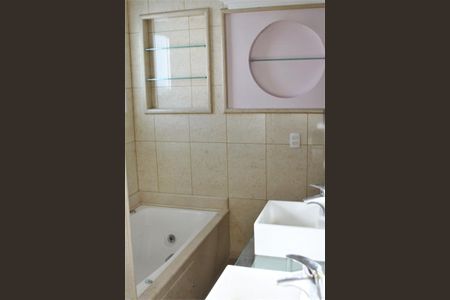 Casa à venda com 4 quartos, 650m² em Bosque da Saúde, São Paulo