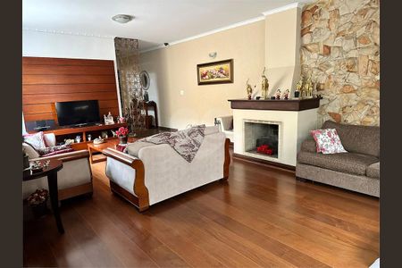 Casa à venda com 4 quartos, 325m² em Água Rasa, São Paulo