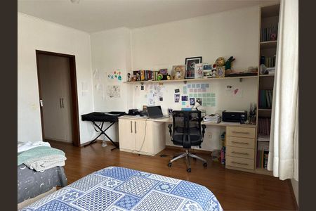 Casa à venda com 4 quartos, 325m² em Água Rasa, São Paulo