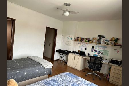 Casa à venda com 4 quartos, 325m² em Água Rasa, São Paulo