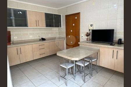 Casa à venda com 4 quartos, 325m² em Água Rasa, São Paulo