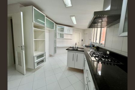 Apartamento à venda com 260m², 4 quartos e 4 vagasCozinha