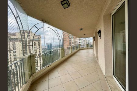 Apartamento à venda com 260m², 4 quartos e 4 vagasSacada
