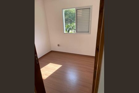 Casa à venda com 3 quartos, 125m² em Jardim Mirna, Taboão da Serra