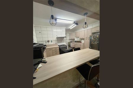 Casa à venda com 4 quartos, 215m² em Jardim Las Vegas, Santo André