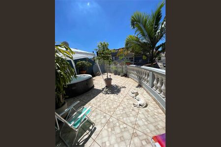 Casa à venda com 4 quartos, 215m² em Jardim Las Vegas, Santo André