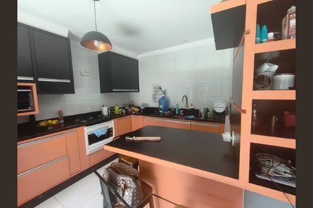 Casa à venda com 66m², 2 quartos e 2 vagas