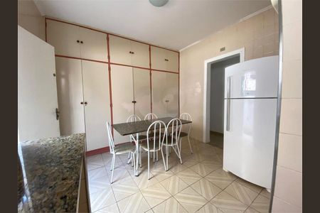 Casa à venda com 3 quartos, 180m² em Vila Monumento, São Paulo