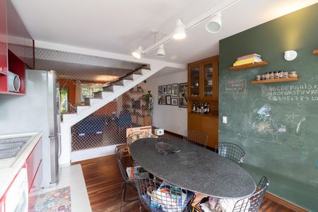 Casa à venda com 250m², 3 quartos e 2 vagasCozinha