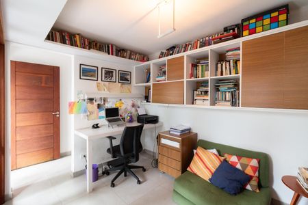 Casa à venda com 250m², 3 quartos e 2 vagasEscritório