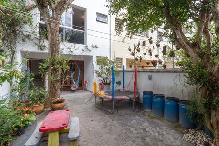 Casa à venda com 250m², 3 quartos e 2 vagasÁrea de Serviço - Quintal