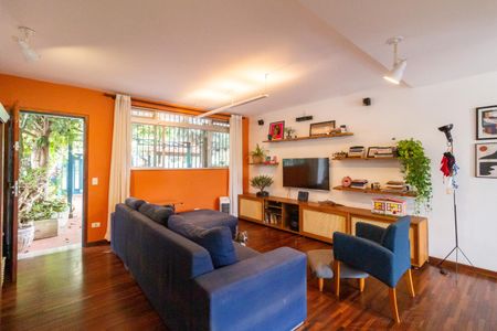 Casa à venda com 250m², 3 quartos e 2 vagasSala