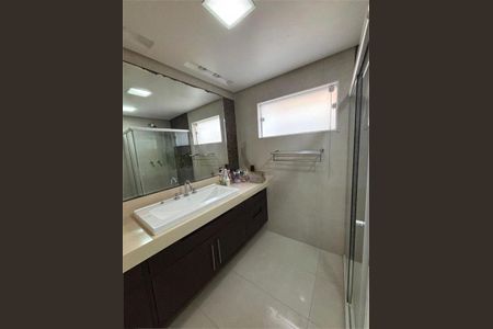 Casa à venda com 3 quartos, 225m² em Vila Londrina, São Paulo