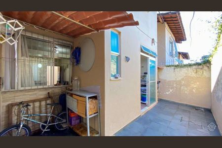 Casa à venda com 105m², 3 quartos e 1 vaga