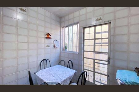 Casa à venda com 105m², 3 quartos e 1 vaga