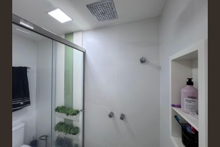 Casa de condomínio à venda com 300m², 5 quartos e 2 vagas Casa de condomínio à venda com 300m², 5 quartos e 2 vagasSuíte 1 - Banheiro