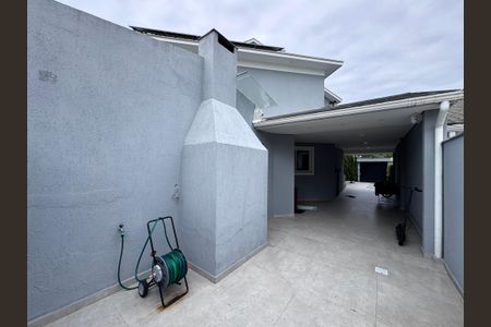 Casa de condomínio à venda com 300m², 5 quartos e 2 vagas Casa de condomínio à venda com 300m², 5 quartos e 2 vagasÁrea externa